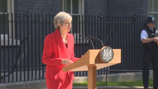 Primeira-ministra britânica anuncia renúncia