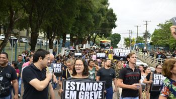 Sintep faz “piquete” na Seduc e impede cerca de 500 servidores de trabalhar