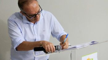 Prefeito assina projeto de doação de área para ampliação da Escola Técnica Estadual