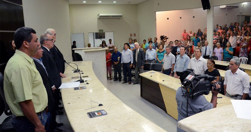 Zé do Pátio comanda sessão solene em homenagem a rondonopolitanos 