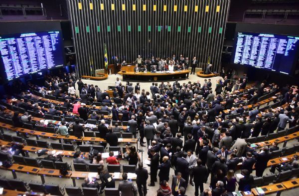 Principais nomes da base do governo estão citados em delações 
