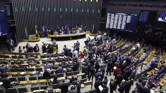 Câmara aprova projeto que torna crime provocar rompimento de barragem por negligência
