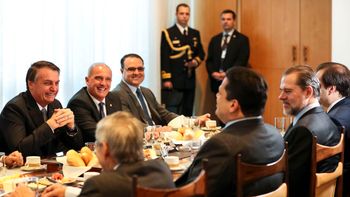 Bolsonaro recebe presidentes do Legislativo e Judiciário no Alvorada