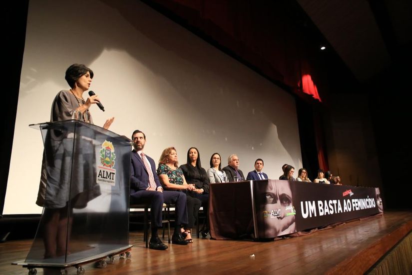 Audiência pública discute políticas de combate ao feminicídio