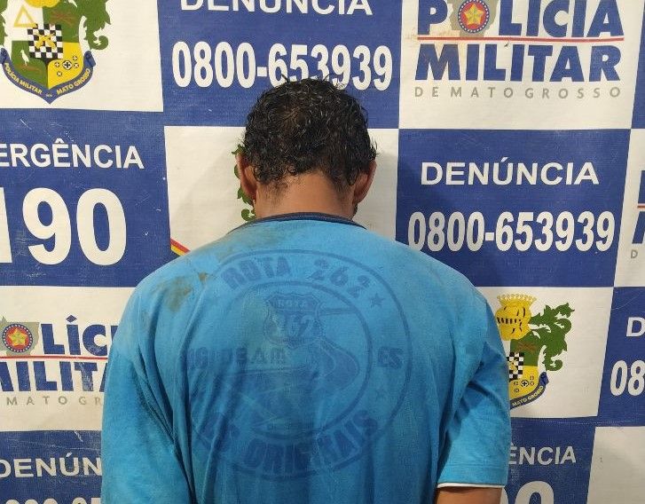 Bandido acusado de furtar padaria é preso ao ser flagrado escondido em arvore 