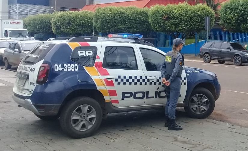 Menores usuários de droga são detidos por abordarem alunos em porta de escola