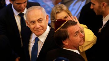 Bolsonaro condecora em Israel militares que trabalharam em Brumadinho