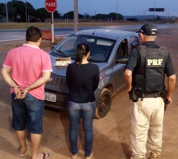 Casal é preso pela PRF com cerca de 420 gramas de cocaína na BR-364