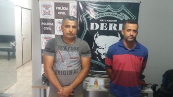Suspeitos são detidos após furto de veículo e com armas sem registros