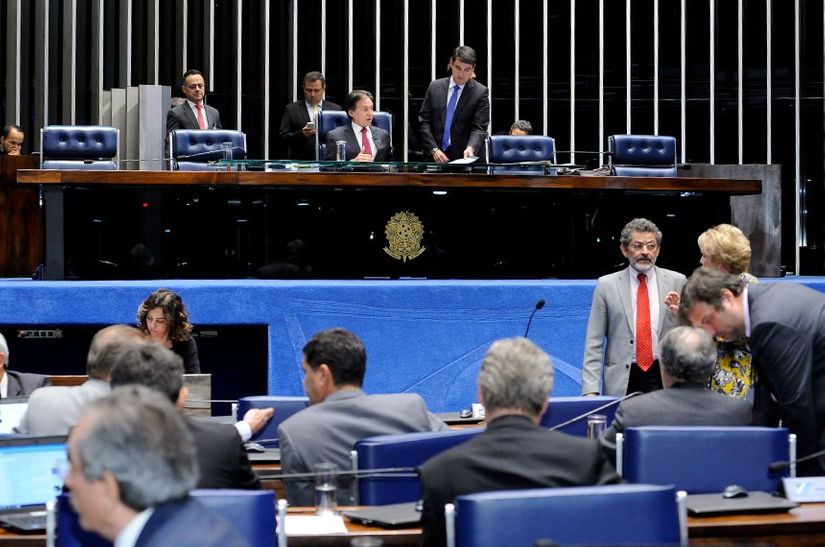 Senado pode legalizar remoção de servidores em cartórios