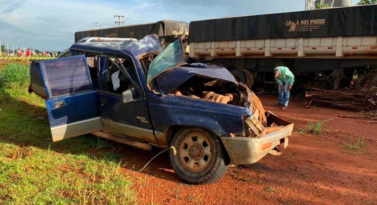 Motorista de 61 anos morre preso às ferragens em acidente na MT-242