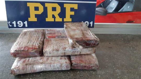 Motorista é flagrado com mais de 7 kg de cocaína