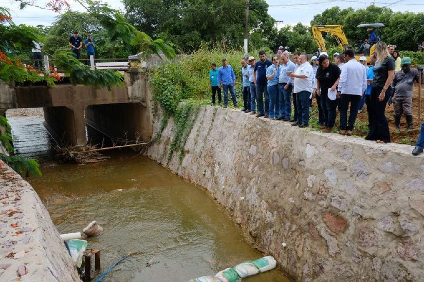 Taques vistoria canalização que irá beneficiar 30 bairros em Rondonópolis