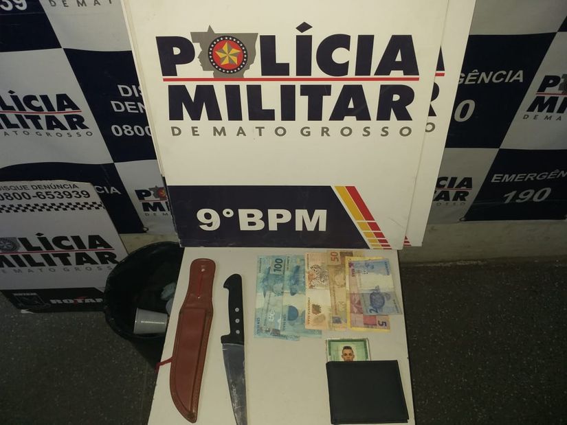 Bandido que realizava roubos em posse de faca é linchado e detido por populares 