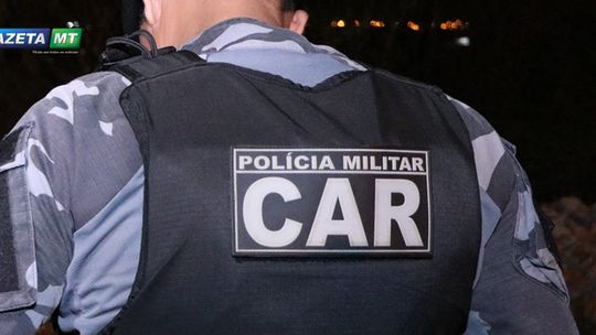 Estabelecimento comercial é alvo de roubo e PM captura um dos suspeitos