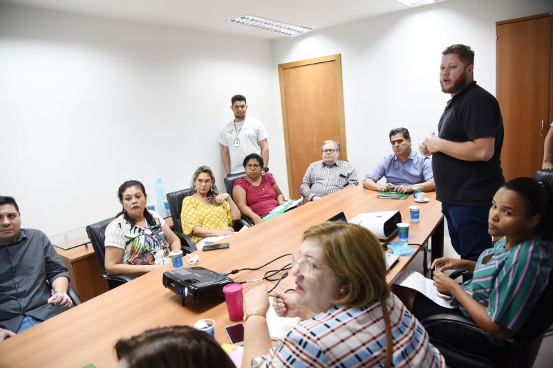 Pinheiro e secretário de Saúde reúnem-se com equipe da Atenção Básica para discutir melhorias