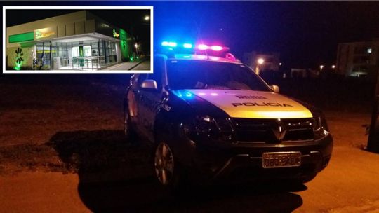 Quadrilha invade agência e explodem caixas eletrônicos no interior