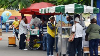 Vendedores de comida de rua terão que se regularizar para permanecer no Centro de Cuiabá