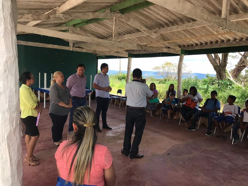 Deputados vistoriam escola a Escola Estadual José Pedro Gonçalves