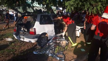 Homem morre e mulher fica em estado grave após carro bater em arvore em VG