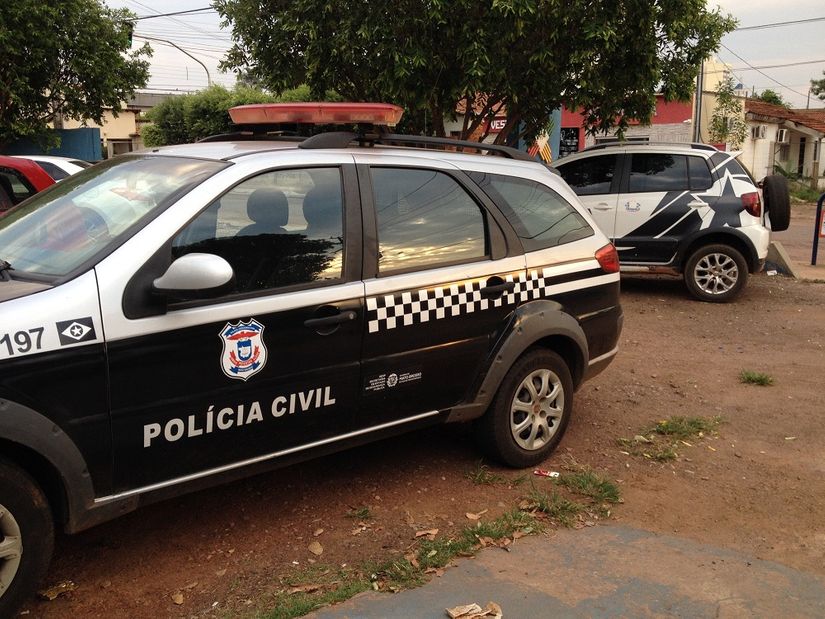 Pai, mãe e quatro vizinhos são presos por estupro de menina de 6 anos