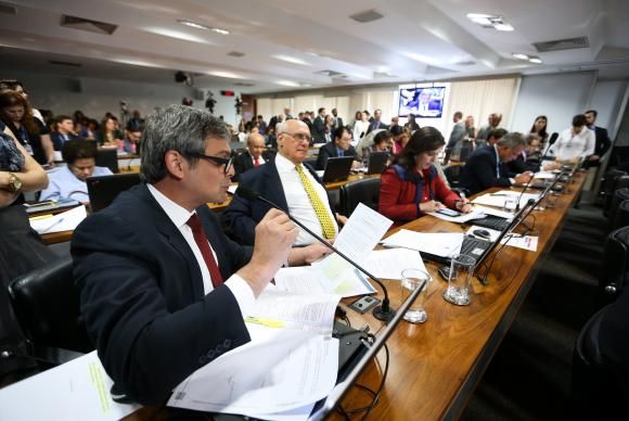 Comissão aprova PEC da Eleição Direta