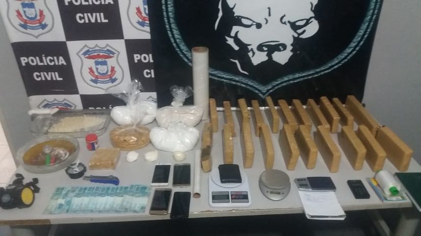 Ponto de vendas de drogas é fechado e 22 tabletes de maconha são apreendidos