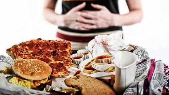 É preciso estar atento com a compulsão alimentar 