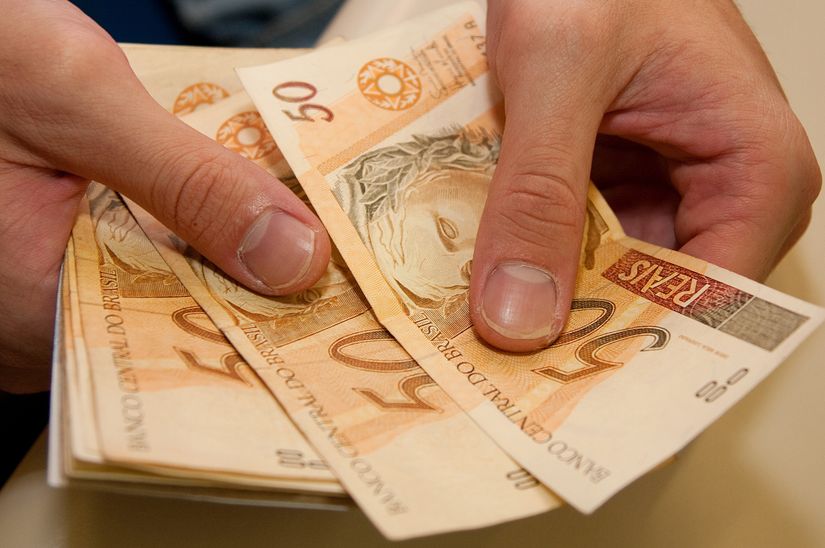 Nascidos em maio e junho recebem benefício do PIS a partir de hoje