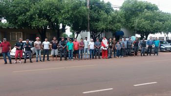 Policiais militares e amigos realizam entrega de alimentos no Alfredo de Castro