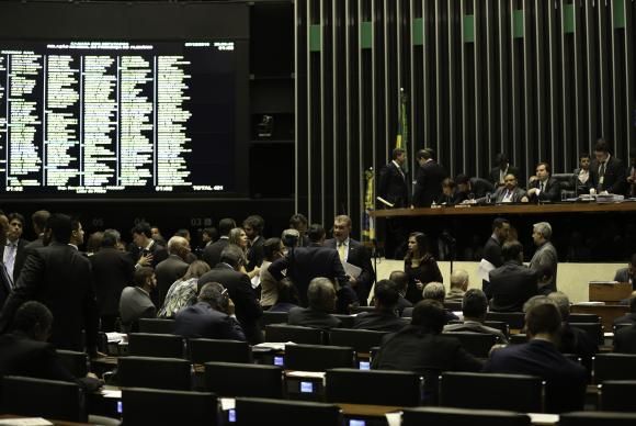 Câmara aprova texto-base de Medida Provisória do ensino médio