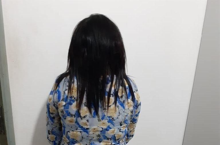 Suspeita é presa pela PM após esfaquear mulher durante festa municipal