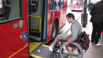 Decreto proíbe cobrança por cadeira de roda em viagem rodoviária