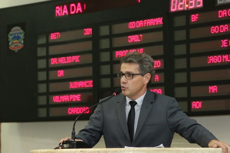 Silvio Negri ouve reivindicações do curso de medicina e pede apoio da classe política