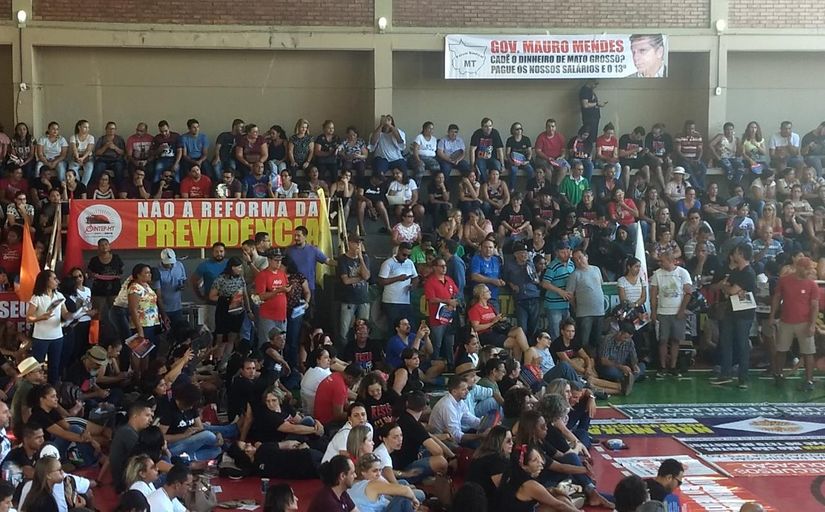 Mesmo com ponto cortado, servidores da educação seguem paralisados 