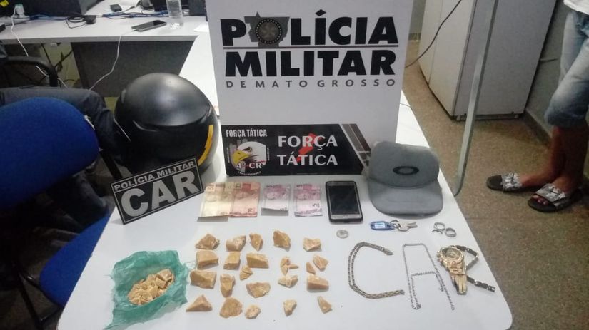 Menores são apreendidos pela PM por tráfico de drogas