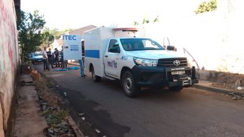 Moradores acionam a PM após encontrar homem morto embaixo de entulhos 