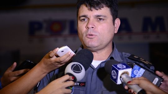 Suspeitos de participação em morte de tenente do Bope estão na mata à base de rapadura, diz PM