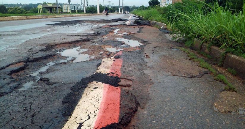 Tapa-buraco feito pela Coder é levado pela chuva e estragos ameaçam motoristas