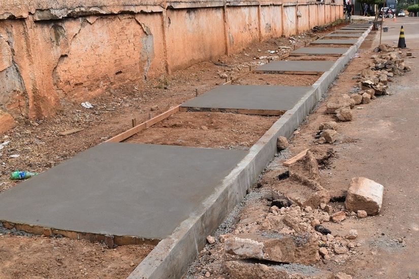 Prefeitura aplica meio milhão em construção de calçadas e prepara 2 milhões para asfalto