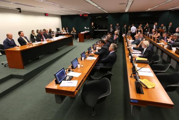 Comissão especial conclui votação de destaques e reforma da Previdência vai a plenário
