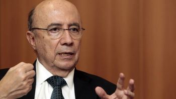 'Recessão já terminou', mas Brasil ainda sente consequências, diz Meirelles