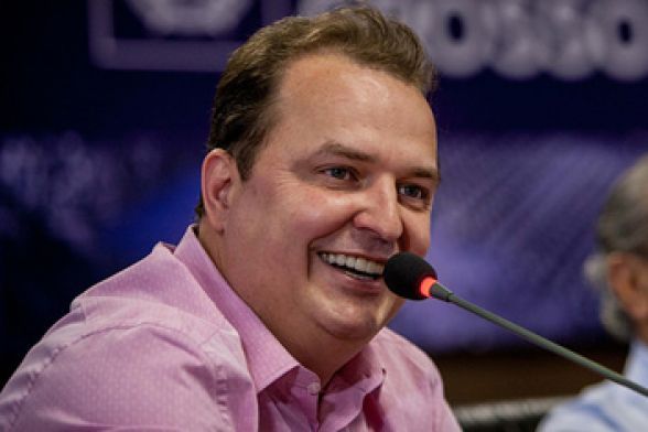 Max Russi homenageia assistentes sociais e reacende esperança de 30 horas de jornada