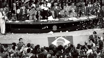 Referência da história contemporânea, Constituição completa 30 anos