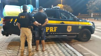 Caminhão é apreendido com 100 mil maços de cigarros contrabandeados na BR 364