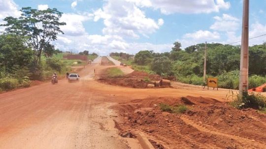 Justiça manda bloquear bens de construtora que fez asfalto de péssima
