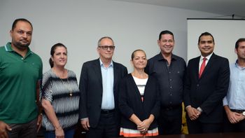 Prefeito empossa nova Diretoria do Sanear