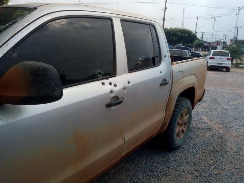 Gerente de fazenda de Riva e Silval tem caminhonete metralhada em emboscada no interior 