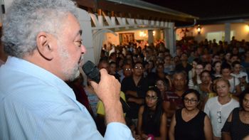 População “invade” casa de prefeito Percival 
