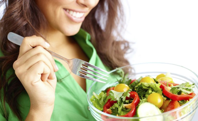 Alimentação saudável e exercícios ajudam a combater câncer de mama, diz SBM